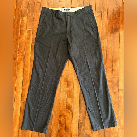 NWT Banana Republic Men's Navy Pinstripe Khaki Pants Size 36x32 - Picture 3 of 7
